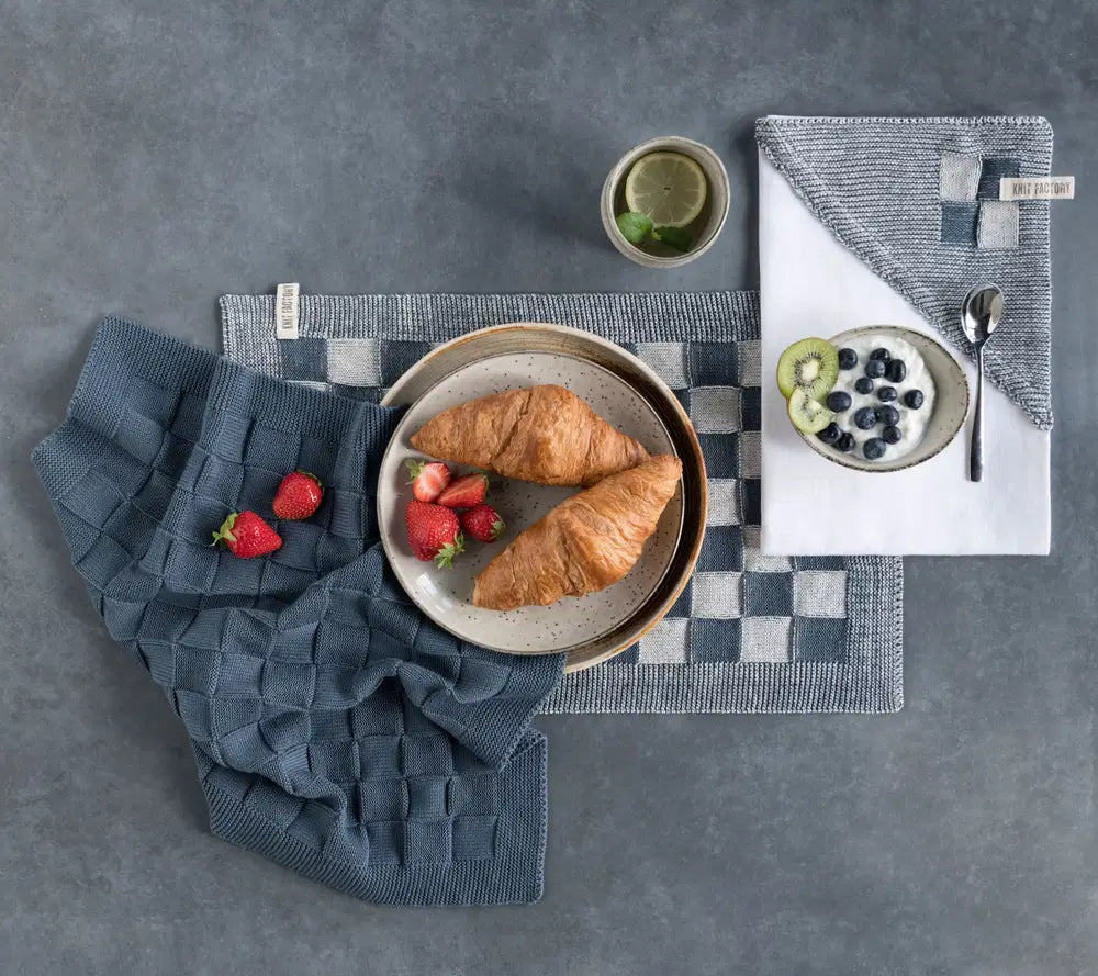 Knitfactory keukenhanddoek ruit blauw
