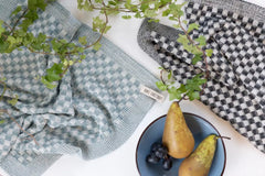 Knitfacotry keukenhanddoek kleine ruit stonegreen